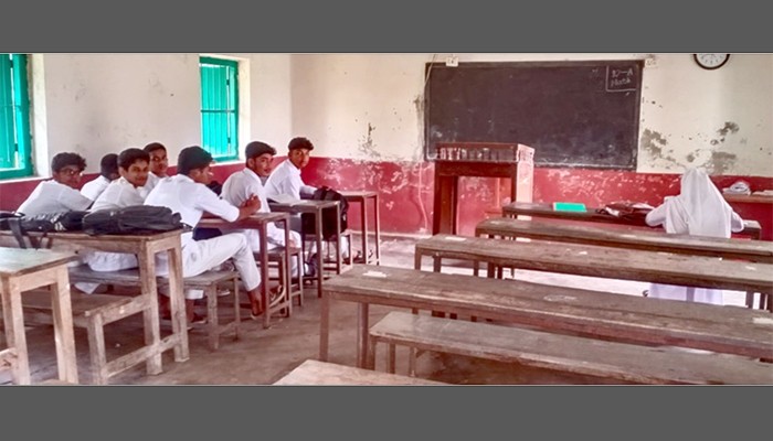 কোচিং বাণিজ্যে জিম্মি সহস্রাধিক শিক্ষার্থী, ক্লাসে উপস্থিতিতে ধস