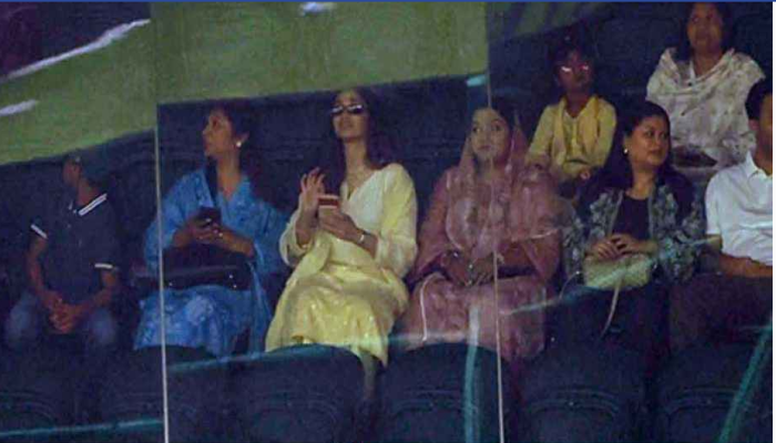 বাংলাদেশের খেলা দেখতে গ্যালারিতে জাইমা রহমান