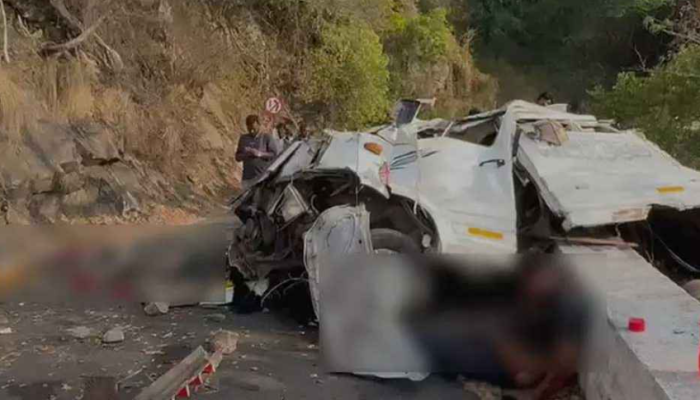 ভারতে পর্যটকবাহী গাড়ি খাদে, নিহত ৯