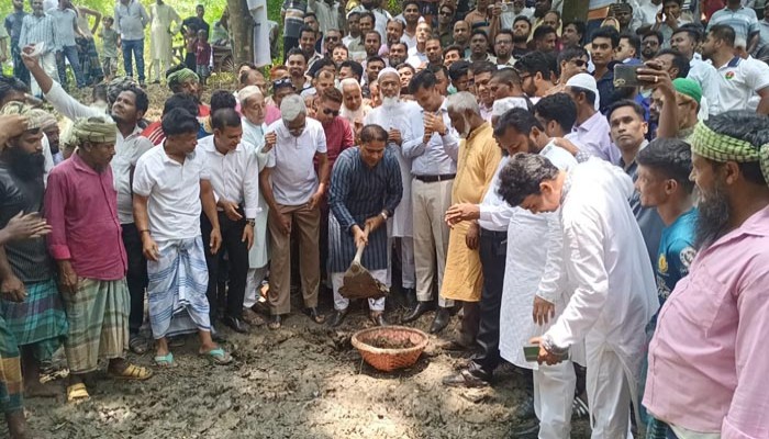 মাদারীপুরে দুই খাল পুনঃখননের উদ্বোধন করেন এমপি খোকন