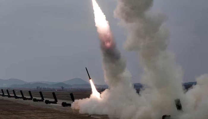 একাধিক ব্যালিস্টিক ক্ষেপণাস্ত্র ছুড়ল উত্তর কোরিয়া