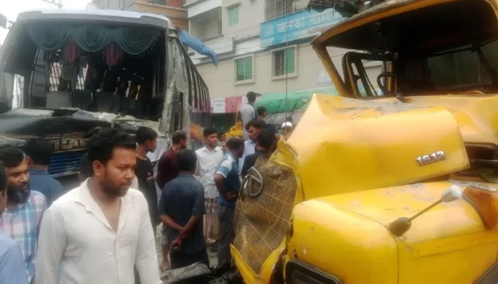 টাঙ্গাইলে বাস-ট্রাক মুখোমুখি সংঘর্ষে নিহত ২