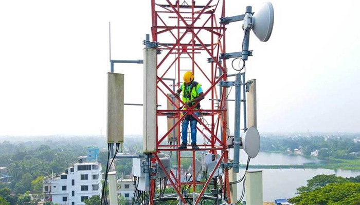 জ্বালানি সংকটে মোবাইল সেবা ঝুঁকিতে, অপারেটরদের সতর্কবার্তা