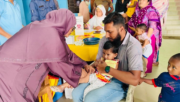 ​হিলিতে হাম-রুবেলার টিকাদান কর্মসূচির উদ্বোধন
