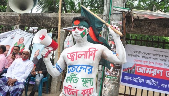 খরচের চাপে পিষ্ট মানুষ: সর্বত্রই তেলের দামের  প্রভাব পড়ছে