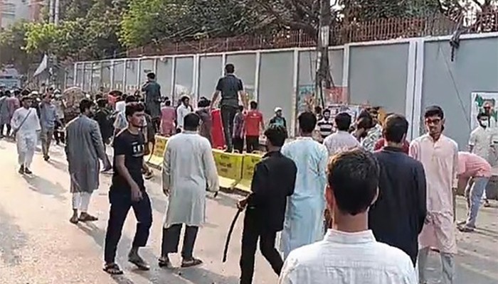 গ্রাফিতিতে ‘গুপ্ত’ লেখা নিয়ে চট্টগ্রামে ছাত্রদল-শিবির সংঘর্ষ