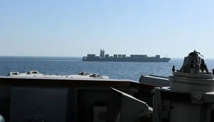 মার্কিন অবরোধ ভেঙে দক্ষিণের বন্দরে ইরানি জাহাজ