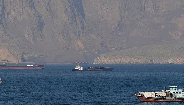 ​ওমান উপকূলে পণ্যবাহী জাহাজে ইরানের বিপ্লবী গার্ডের হামলা