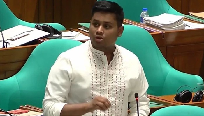 ​ট্যাক্স-ফ্রি নয়, সরকারি মালিকানাধীন গাড়ি চেয়েছি: হাসনাত