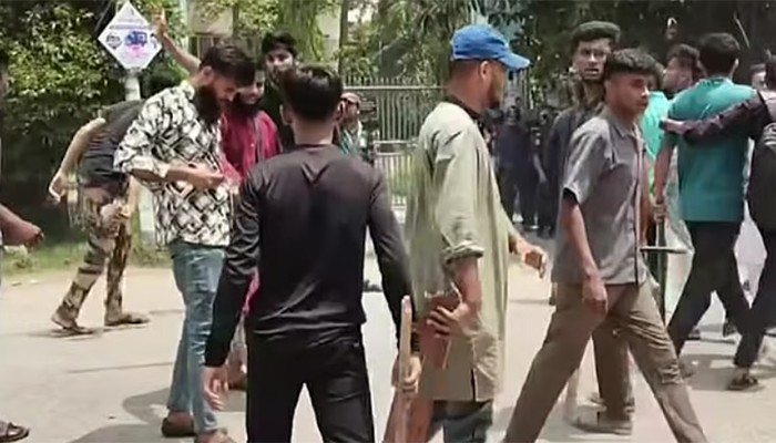 ​ঈশ্বরদী সরকারি কলেজে ছাত্রদল-শিবির সংঘর্ষ