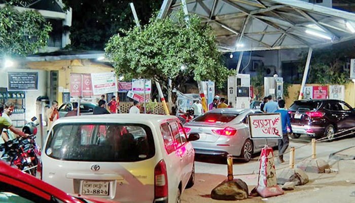 পাম্পে  তেলের সরবরাহ বেড়েছে