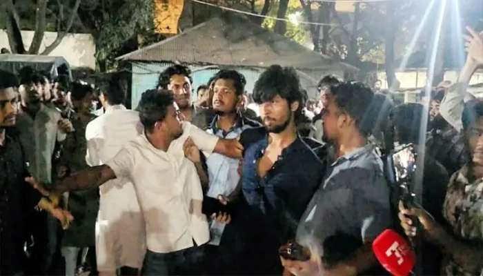 শাহবাগে সাংবাদিকদের পিটুনি: দুঃখপ্রকাশ করলো ছাত্রদল