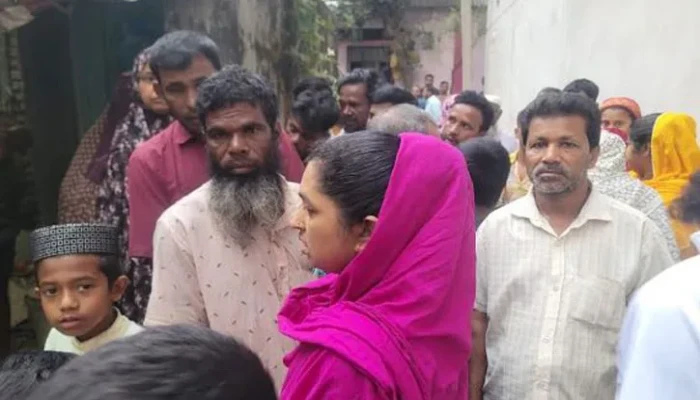 টঙ্গীতে ঘর থেকে ছেলের, রেললাইন থেকে বাবার মরদেহ উদ্ধার