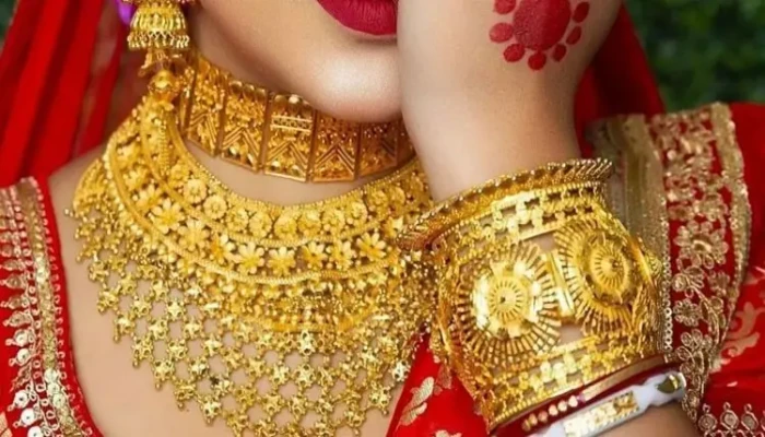 ২৪ ঘণ্টার ব্যবধানে সোনার দাম আরও কমলো