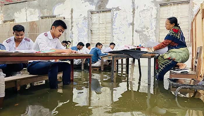 ​জলাবদ্ধ কক্ষে এসএসসি পরীক্ষা, ব্যবস্থা গ্রহণের নির্দেশ প্রধানমন্ত্রীর