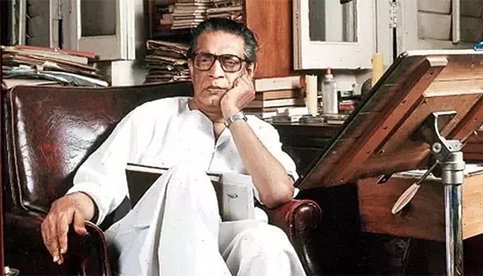 ​কেন সত্যজিৎ রায় অধিকাংশ জন্মদিন হোটেলে কাটাতেন?