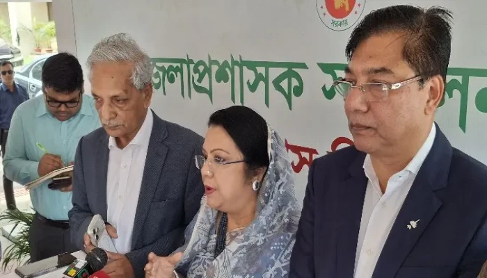 পর্যটকদের নিরাপত্তা নিশ্চিতে ডিসিদের নির্দেশ