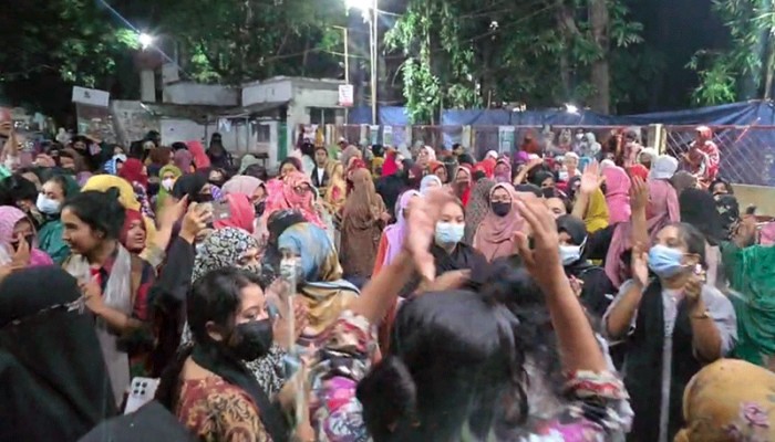 ছাত্রী হলে রাজনীতি নিষিদ্ধের দাবি