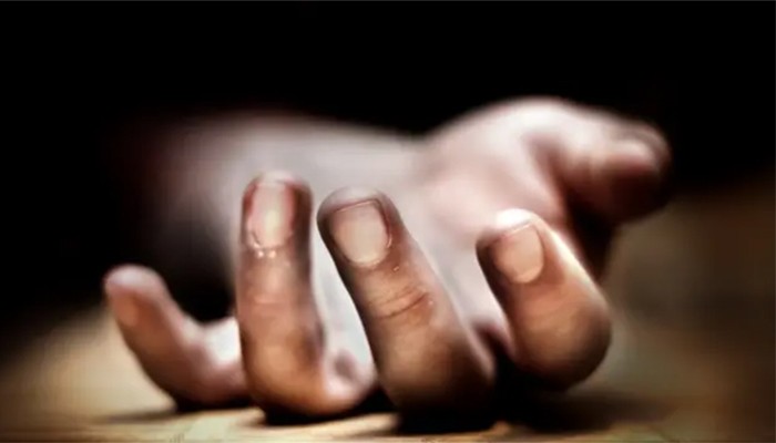 স্মার্ট ফোন কিনে না দেওয়ায় আত্মহত্যা!