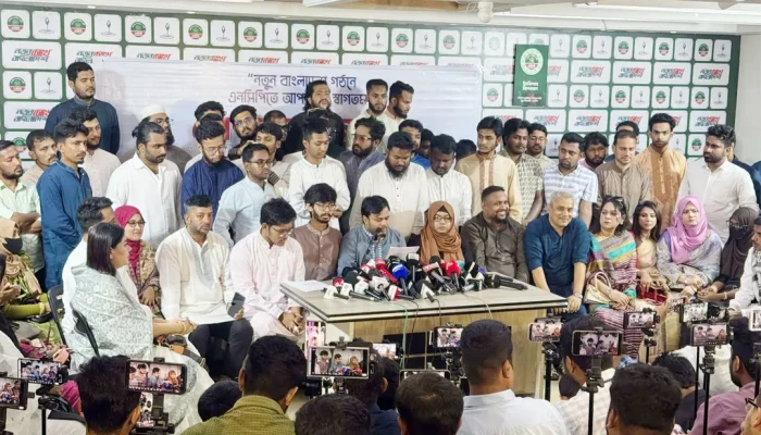 এনসিপিতে যোগ দিলেন বিভিন্ন দলের ৩০০ নেতাকর্মী