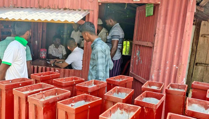 কলাপাড়ায় লাইসেন্স ছাড়া বরফ কল চালানোয়  জরিমানা