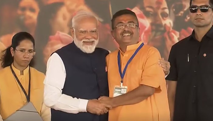 মুখ্যমন্ত্রী হিসেবে শপথ নিলেন শুভেন্দু অধিকারী