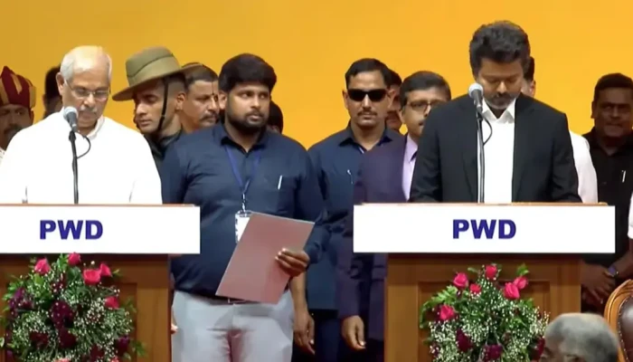 অবশেষে মুখ্যমন্ত্রী হিসেবে শপথ গ্রহণ করলেন থালাপতি বিজয়