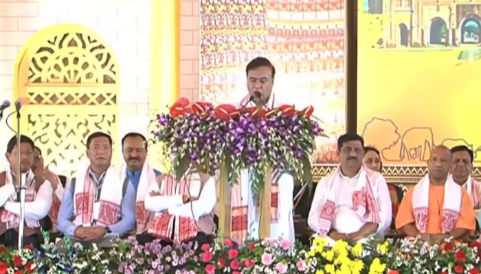দ্বিতীয়বারের মতো আসামের মুখ্যমন্ত্রীর শপথ নিলেন হিমন্ত