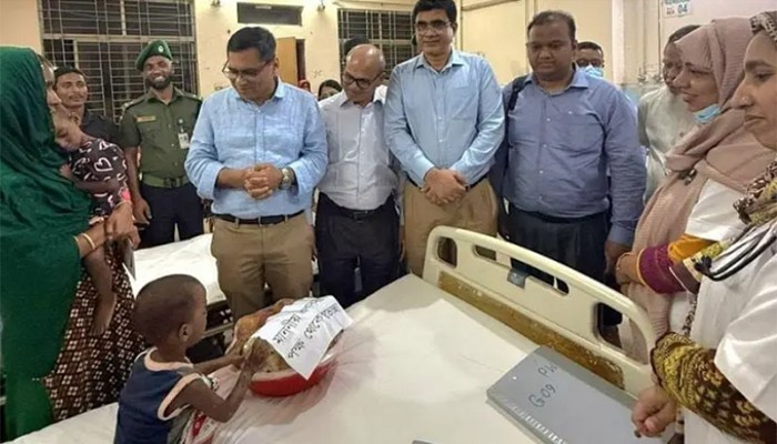 ​হামে আক্রান্ত যমজ শিশুর পাশে দাঁড়ালেন প্রধানমন্ত্রী