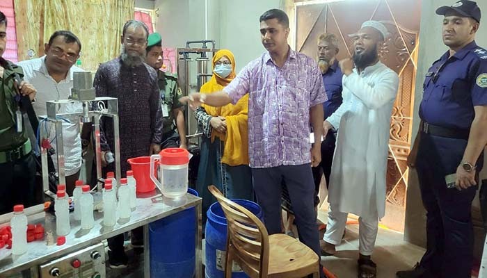 কলাপাড়ায় ভেজাল জুসসহ খাদ্যপণ্য তৈরির কারখানা সিলগালা