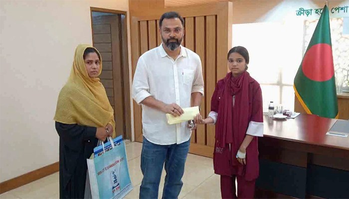 মিথিলাকে আর্থিক সহায়তা দিলেন ক্রীড়া প্রতিমন্ত্রী