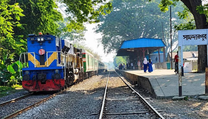 ​ঝিনাইদহে ট্রেনের বগি লাইনচ্যুত, চার ঘণ্টা পর রেল যোগাযোগ শুরু