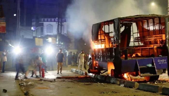 ধর্ষণকাণ্ডে উত্তেজনায় রণক্ষেত্র চট্টগ্রাম: পুলিশ ভ্যানে আগুন