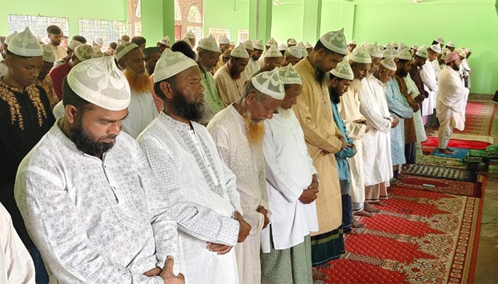 ​সৌদি আরবের সঙ্গে মিল রেখে কলাপাড়ার আট গ্রামে ঈদ উদযাপন