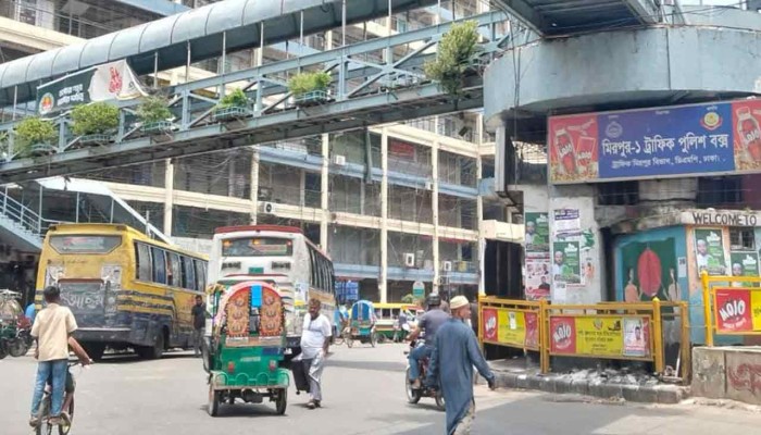 ফাঁকা রাজধানীতে বাড়ছে গাড়ির চলাচল
