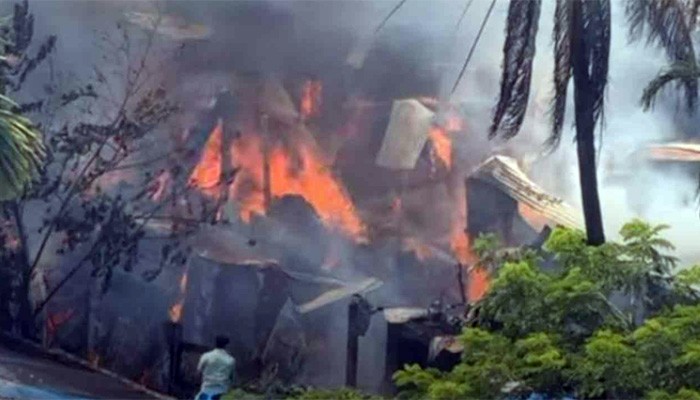​চট্টগ্রামে বস্তিতে আগুন, পুড়েছে ১২ বসতঘর