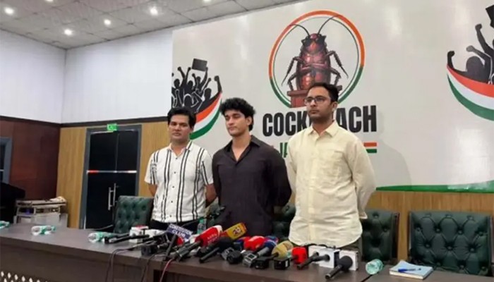 ​প্রথম বৈঠকেই শিক্ষামন্ত্রীর পদত্যাগ চাইলেন ‘ককরোচ পার্টি’