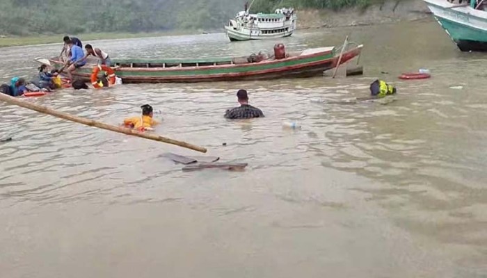 রাঙামাটিতে লঞ্চের সঙ্গে সংঘর্ষে যাত্রীবাহী বোটডুবি