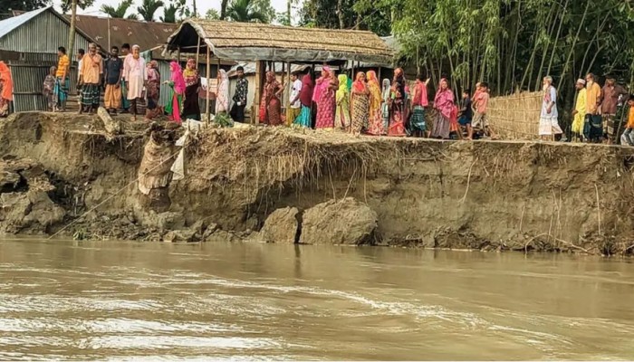 ‘ঘরটা চোখের সামনে নদীতে চলে গেল, এখন কোথায় যাব’