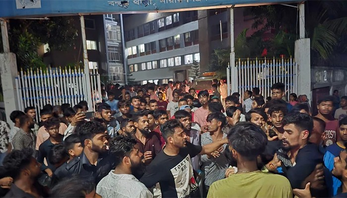 ​মামলা নিতে টাকা দাবি, লাশ নিয়ে থানা ঘেরাওয়ের পর এসআই প্রত্যাহার