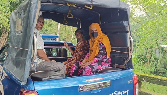 ​মাকে হত্যার পর ভাতিজাকে পুলিশ ডাকতে বললেন মেয়ে