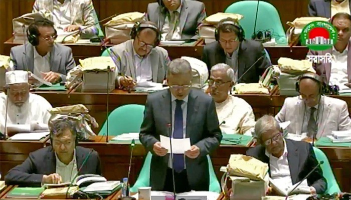 ​বাজেট পেশ করছেন অর্থমন্ত্রী