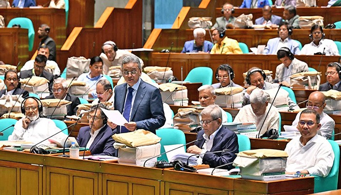 বাজেট পেশ করছেন অর্থমন্ত্রী