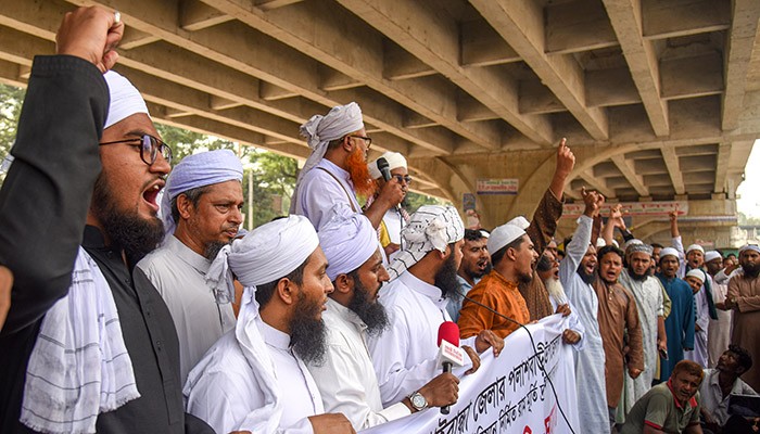 পলাশবাড়ীতে রামমূর্তি অপসারণের দাবিতে মানববন্ধন ও বিক্ষোভ