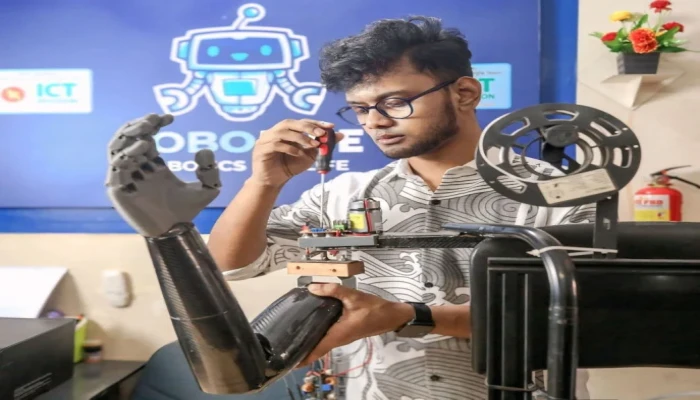 ফটিকছড়ির  জয় বড়ুয়ার হাতে পাল্টে যাবে বিশ্ব!