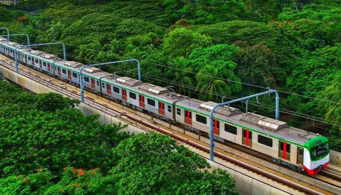 শাহবাগ স্টেশনে বিদ্যুৎস্পৃষ্ট বিড়াল, সাময়িক বন্ধ ছিল মেট্রো রেল