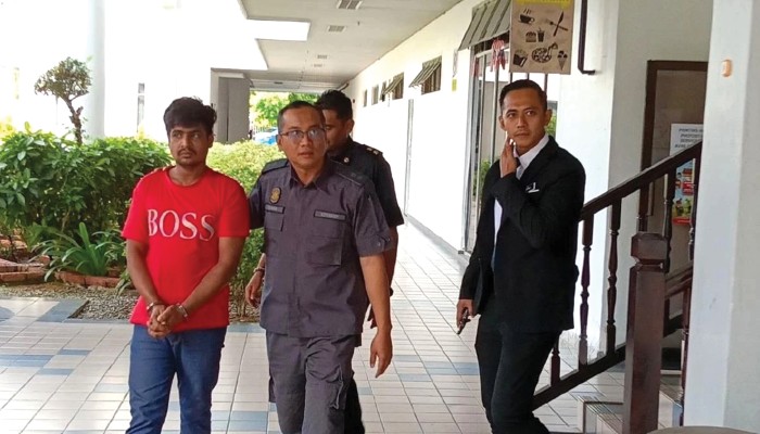 মালয়েশিয়ায় ডিজেল মজুত করায় দোষী সাব্যস্ত বাংলাদেশি যুবক