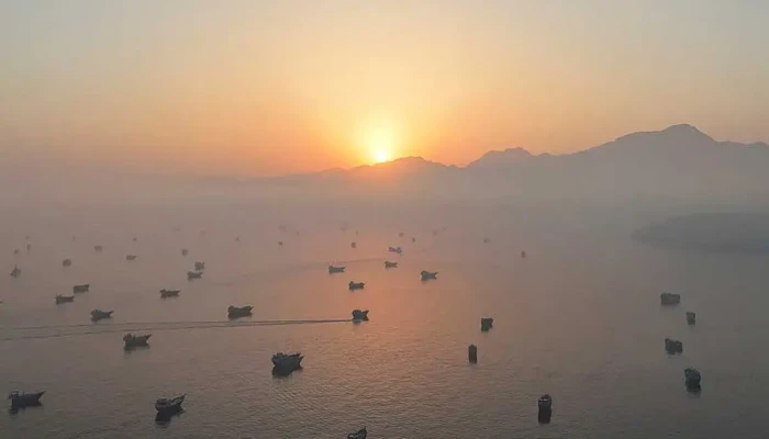 হরমুজ প্রণালিতে টোল ছাড়াই চলবে জাহাজ