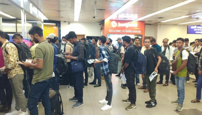 কম্বোডিয়ায় সাইবার প্রতারণার জাল: চার দিনে ফিরলেন ২২১ বাংলাদেশি