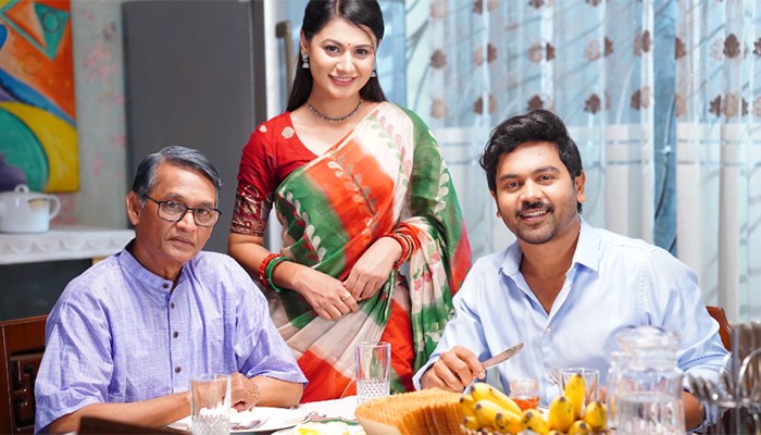 ​আজিজুল হাকিম যখন একজন নিঃস্বার্থ বাবা